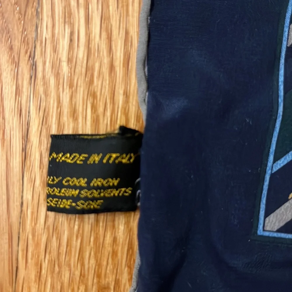 GUCCI Silk Neck Scarf | Double G logo, Double Snaffle Bit, RARE - Picture 9 of 10